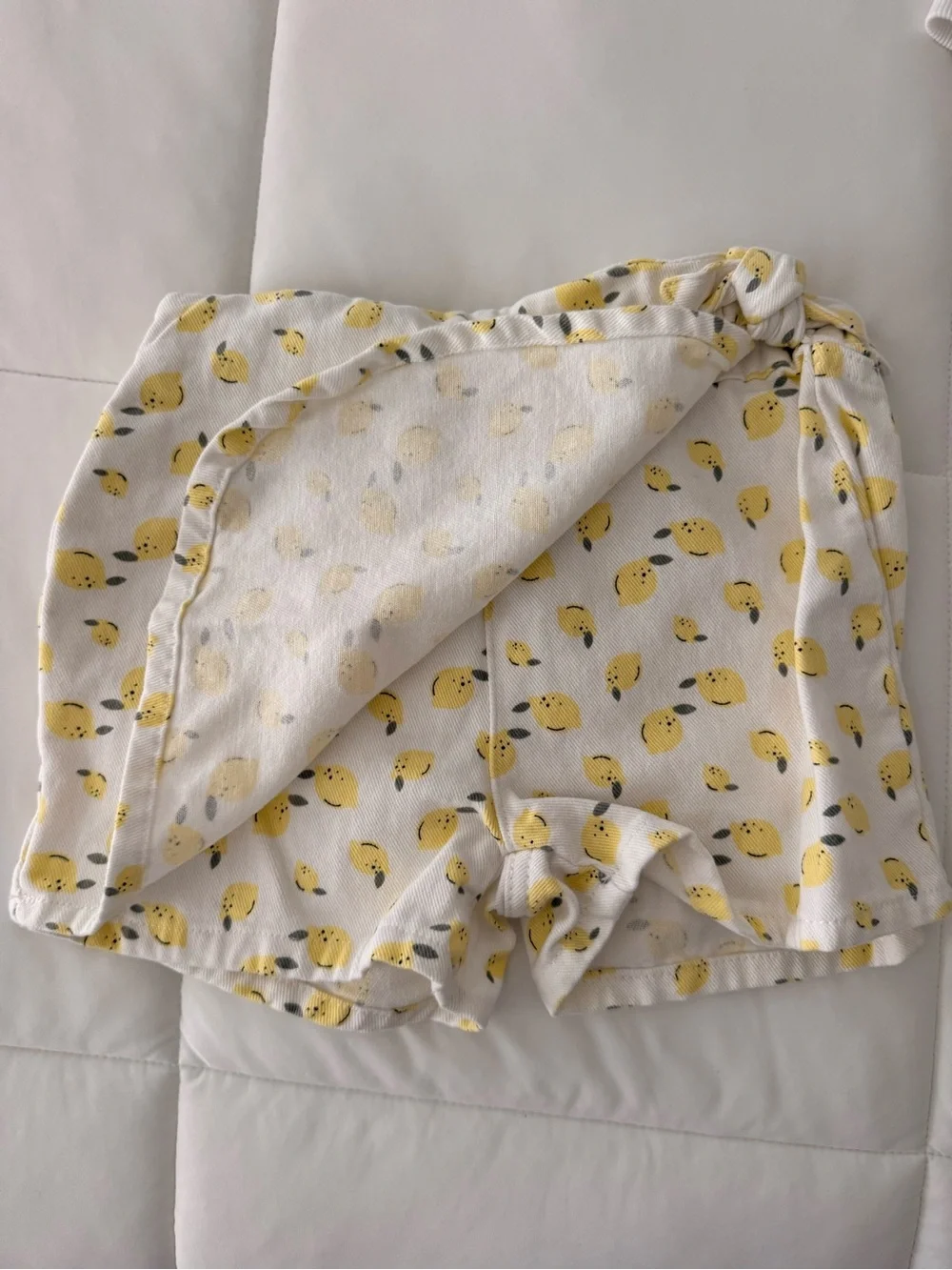 Girls Set 7 for All Mankind: White Ribbed Top with Lemon Skort